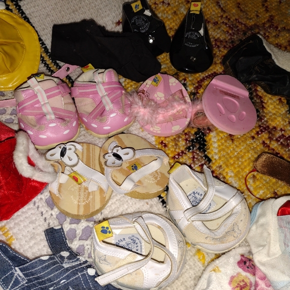 Lot of wyze and build a bear clothes - Picture 3 of 10